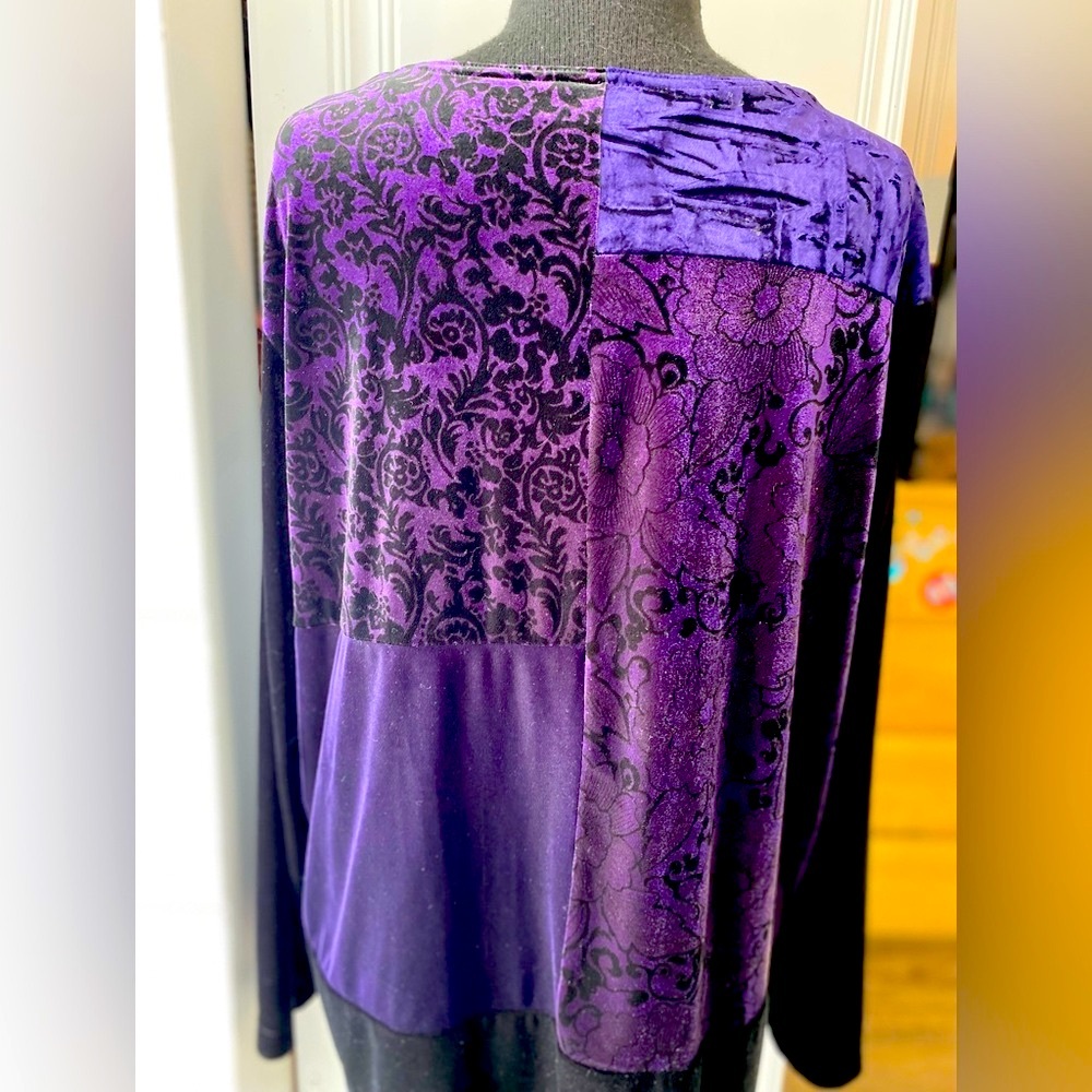 BECHAMEL blouse; Velvet Velour Floral Tunic Top". features a color block pattern - Picture 4 of 6